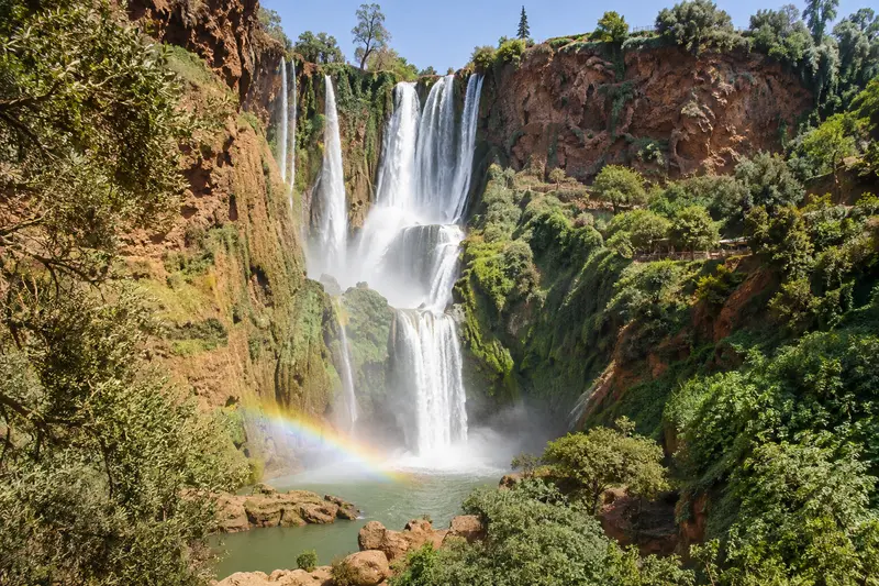 Las cascadas de Ouzoud cayendo hacia la garganta vistas desde las terrazas