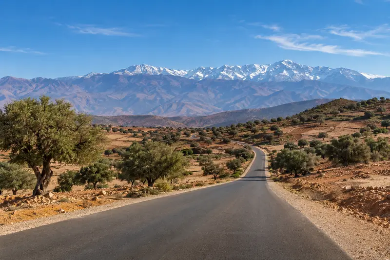 El Alto Atlas visto desde la llanura al salir de Marrakech
